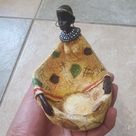 African Woman Tealight Holder - Picture 7 of 9